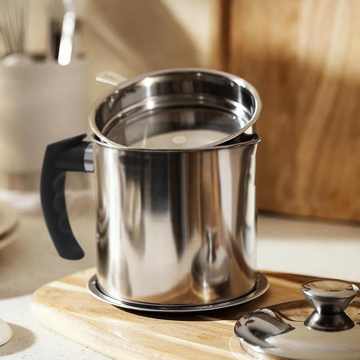 1.3L Stainless Steel Bacon Grease Container with Strainer | Comes with Anti-Slip Tray for Storing Frying Oil and Cooking Grease